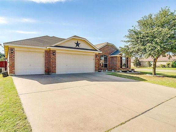 2nd image of 718 E Sheila Cir