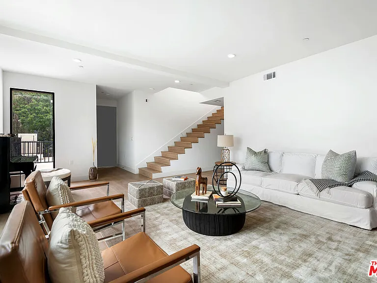 3659 1/2 Regal Pl — Photo 6
