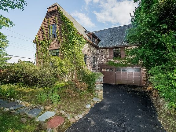 4th image of 104 Burnside Dr