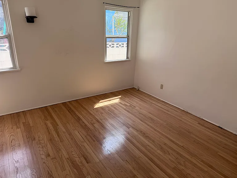 4307 York Blvd — Photo 12