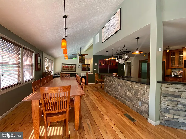 1251 Hinton Dr — Photo 23