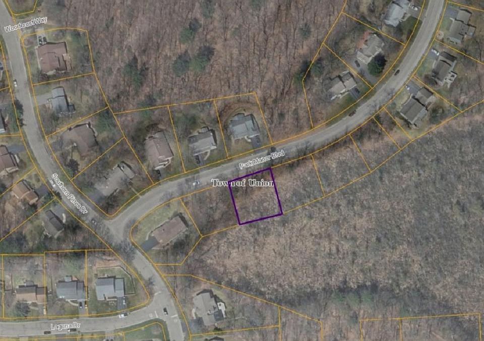 2nd image of 912 Park Manor Blvd