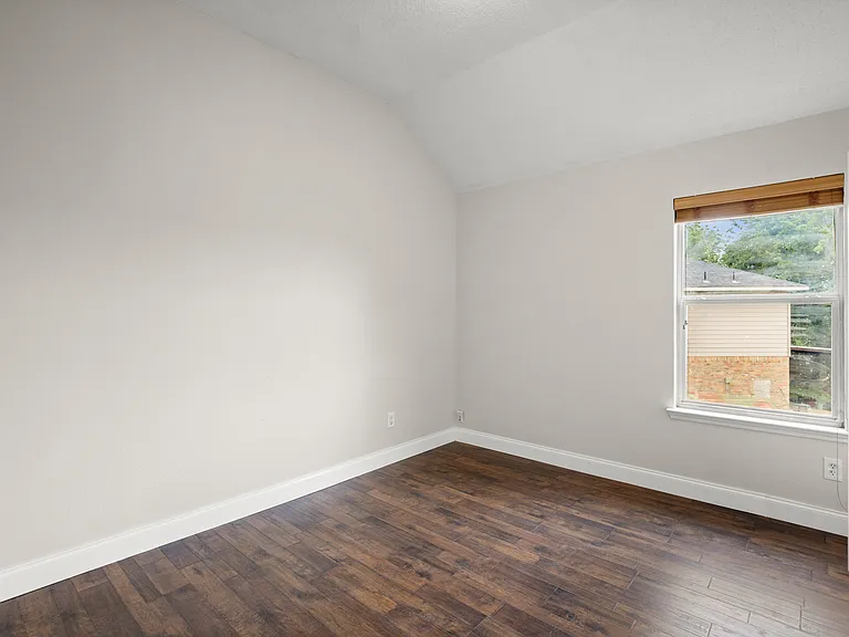 2318 Hillgrove Ct — Photo 32