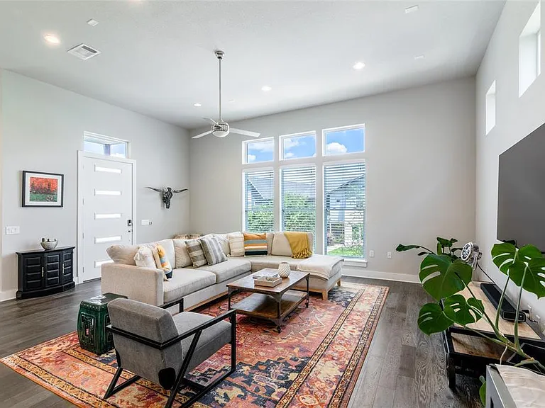 6025 Seville Dr — Photo 10
