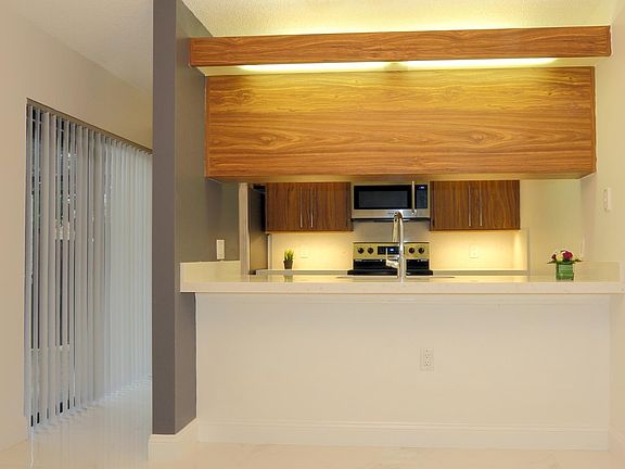 4th image of 3056 SW Sunset Trace Cir