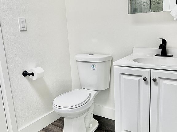 4th image of 3779 Rosewood Ave #3