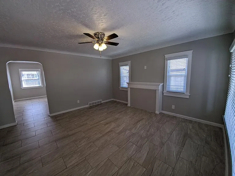 2070 Monroe Blvd — Photo 7