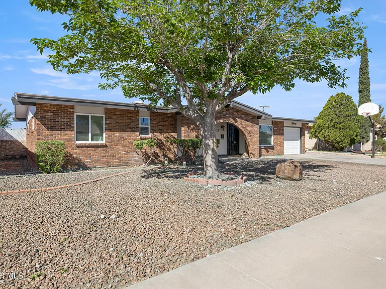 249 Vista Bonita St — Photo 3