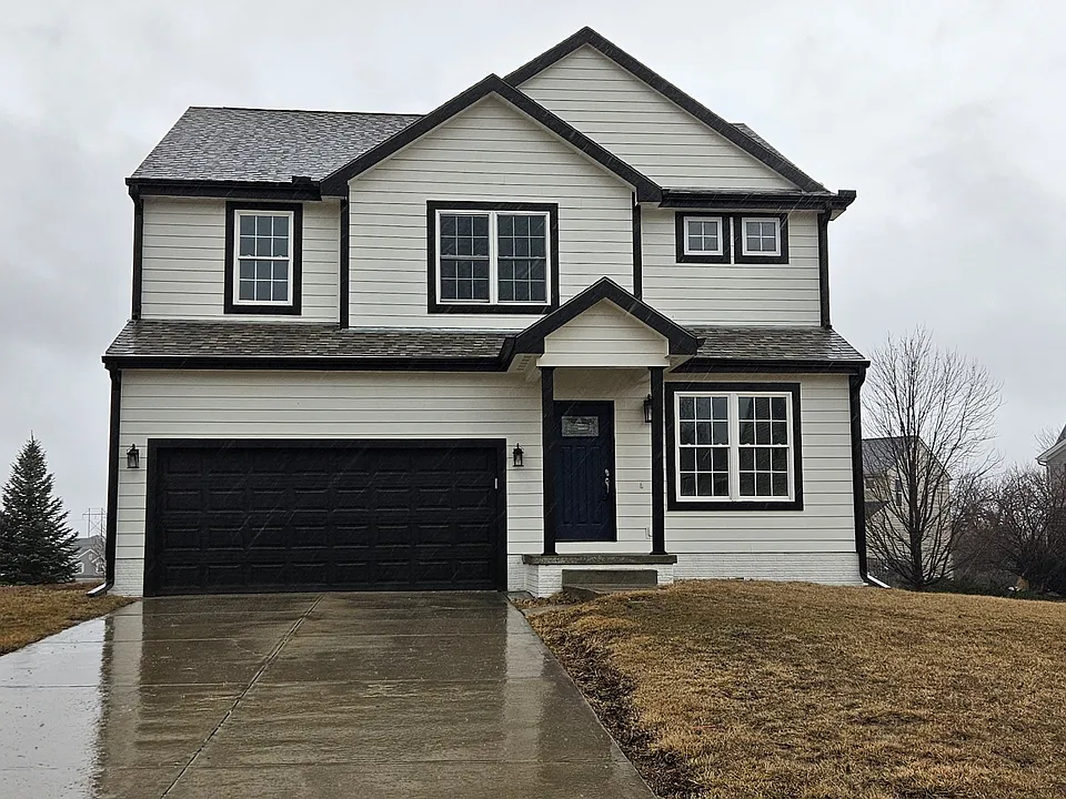2402 Crystal Dr
