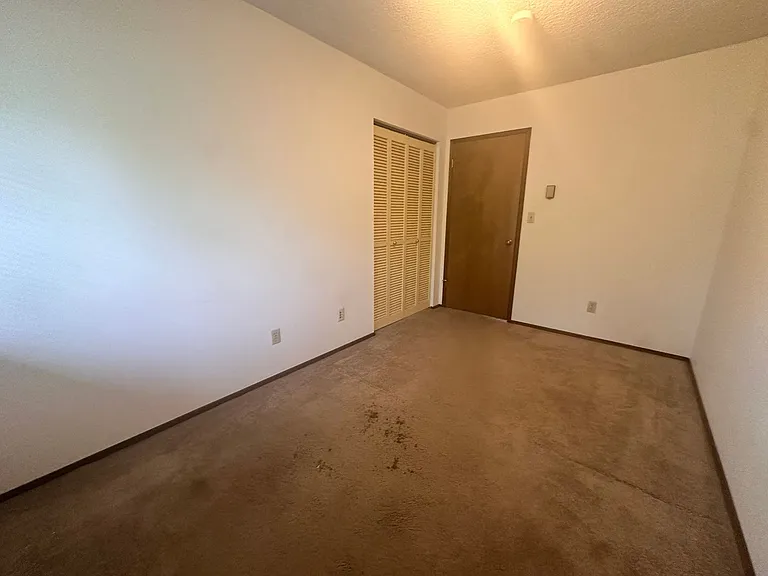 1013&1021 1033 Kirkland Ave NE — Photo 5