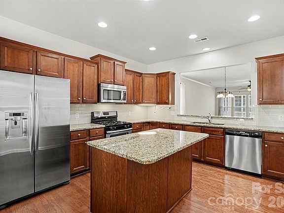 4th image of 8036 Crater Lake Dr #193
