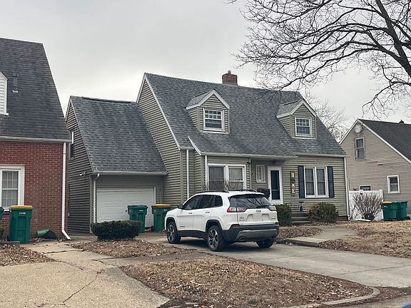 3rd image of 1107 E Elm St