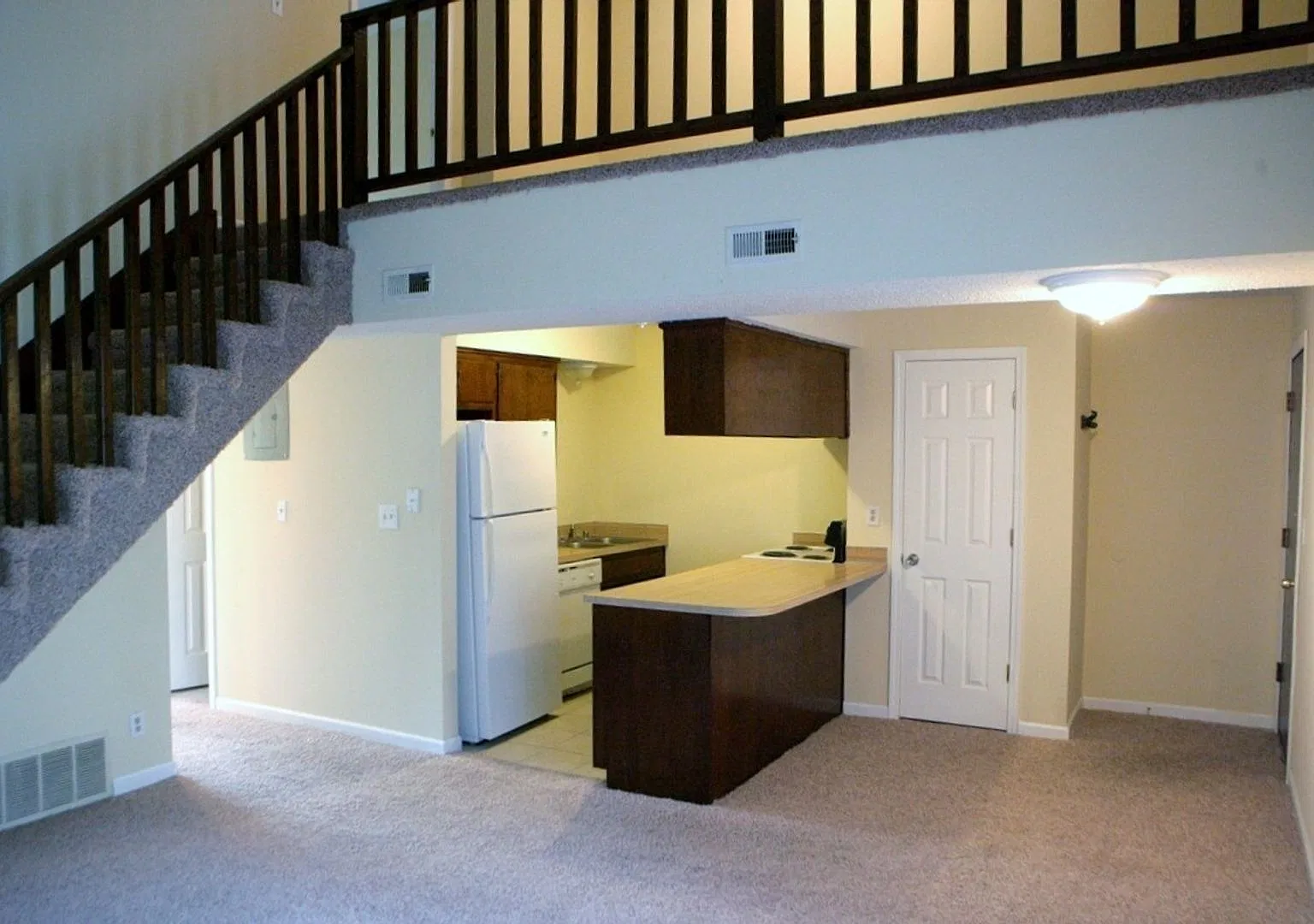 Campus West Apartments — Photo 1