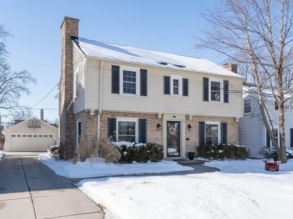 2637 North 90th STREET, Wauwatosa, WI 53226
