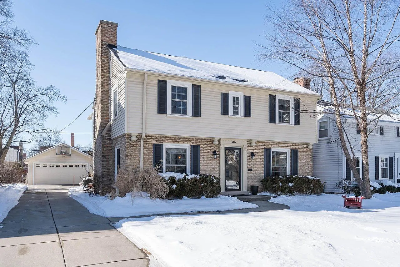 2637 North 90th STREET photo 1