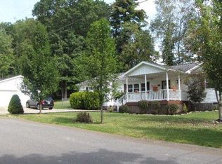 126 Clarence Ln, Daniels, WV 25832