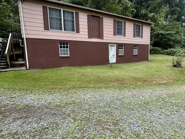 1742 Gatewood Rd, Fayetteville, WV 25840