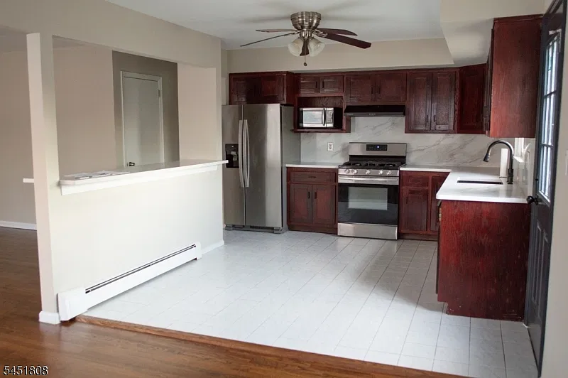 3 bed, 1300 sqft, $2,800 — Photo 2