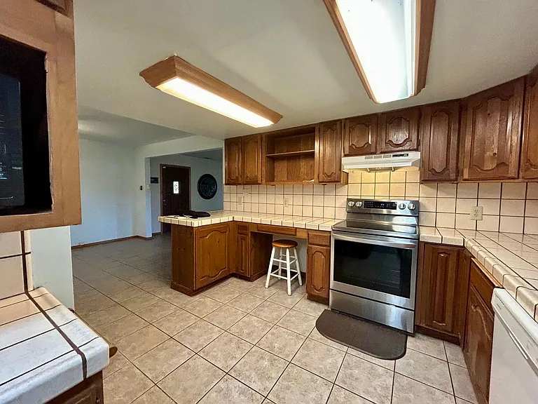 11015 Schafer Ave — Photo 6