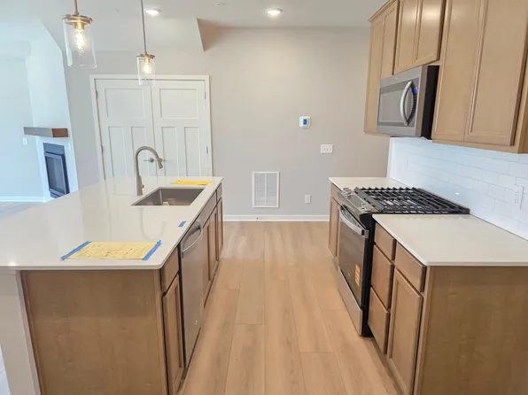 4728 Airlake Dr, Woodbury, MN 55129