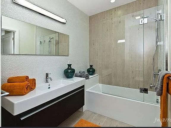 5th image of 413 Valencia St Unit 403