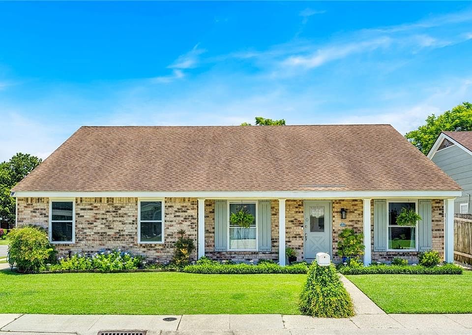 1st image of 400 Aurora Oaks Dr