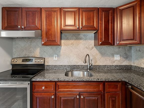 3rd image of 133 Beaconsfield Rd APT 44
