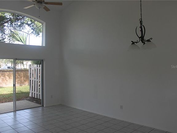 4th image of 1243 Lucaya Cir