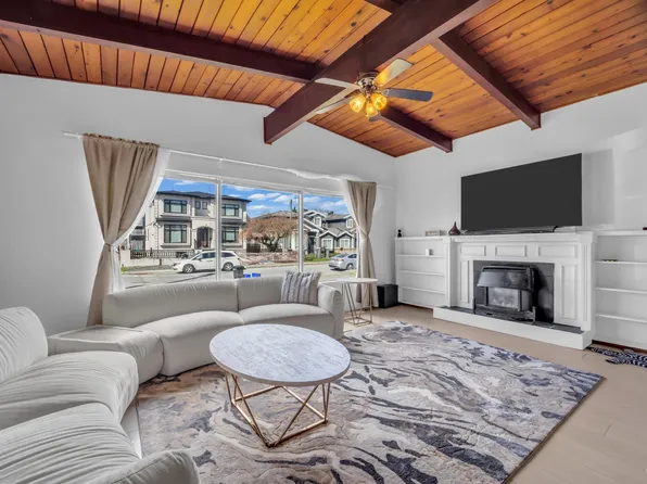 7750 15th Ave, Burnaby, BC V3N 1W5