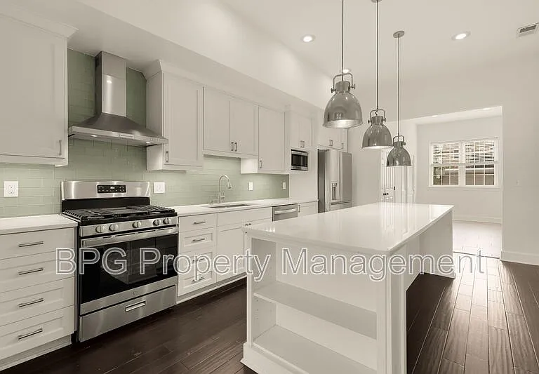 1027 7th St NE — Photo 36