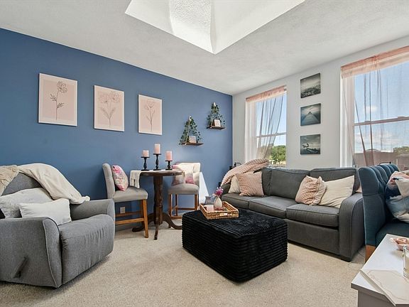 4th image of 1423 Commonwealth Ave APT 503