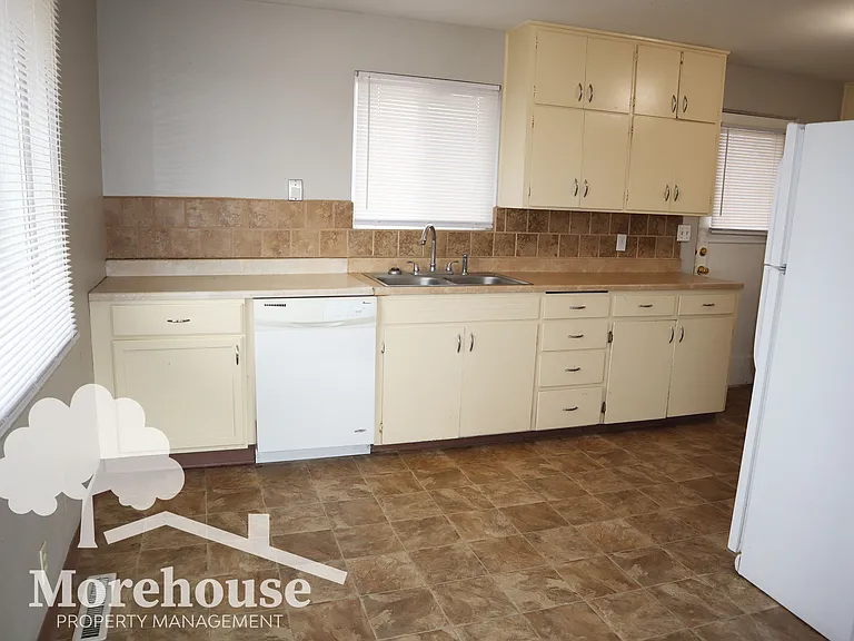 2404 S Stanley St — Photo 7