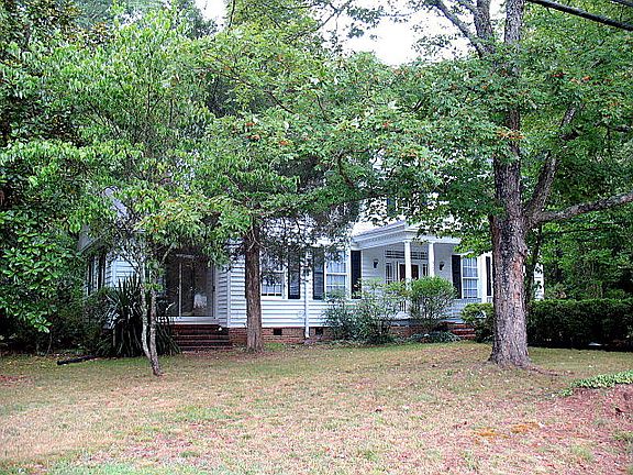 3rd image of 525 Main St