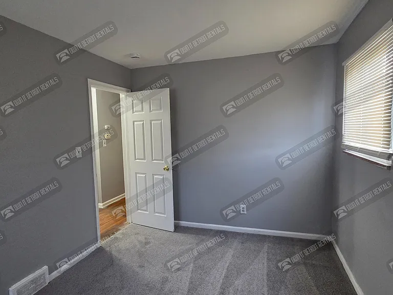 12217 Plainview Ave — Photo 10