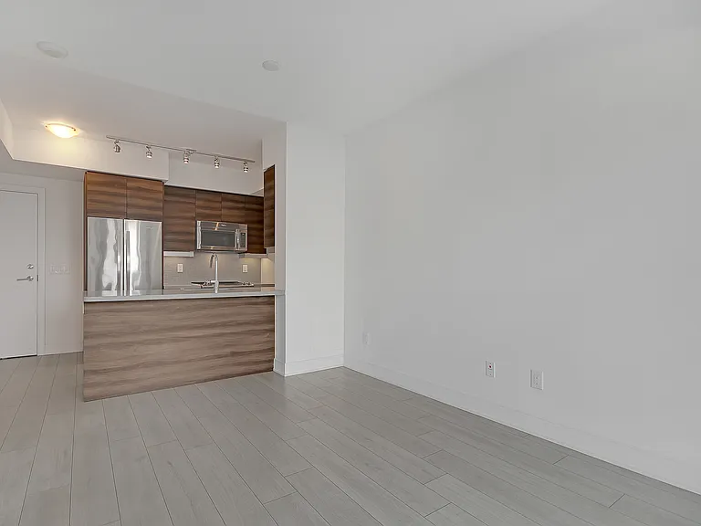 525 Adelaide St W — Photo 11