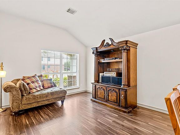 4th image of 2414 Comal Dr