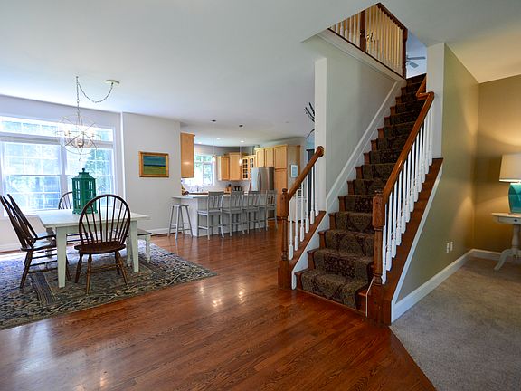 5th image of 207 Larch Pl