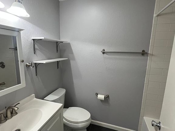 5th image of 2504 Edward Ln