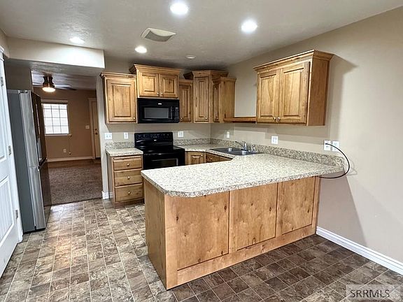 3rd image of 171 S Robison Dr