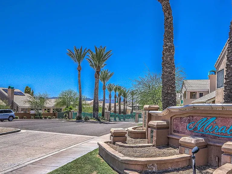 1147 E Amberwood Dr — Photo 47