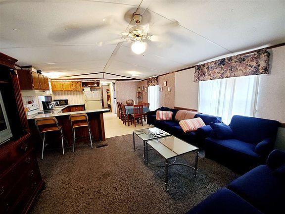 3rd image of 184 Iris Ln