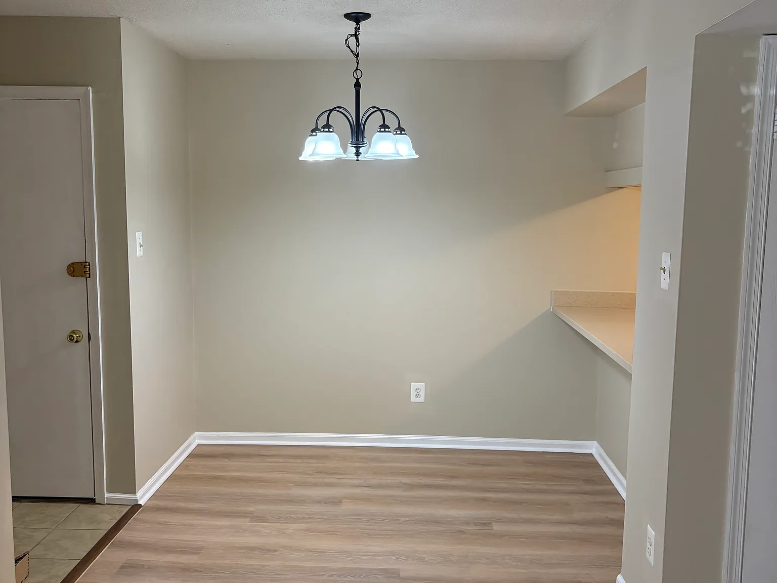 2 bed, 1.5 bath, 1060 sqft, $1,725 — Photo 3