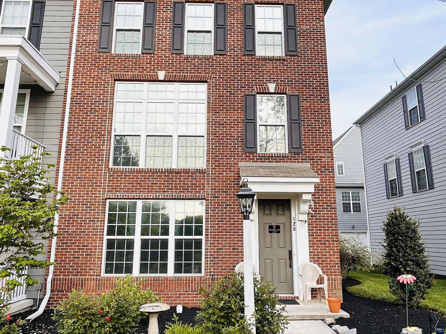 126 Ellis Aly — Photo 1