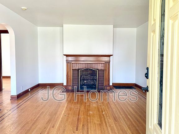 3rd image of 1810 Cypress St