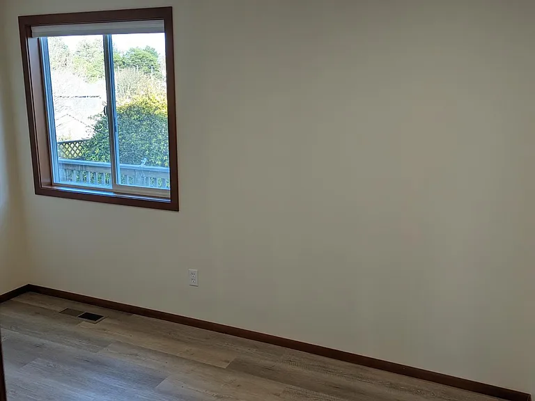 2136 NW Jetty Ave — Photo 4