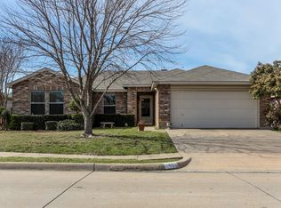 1409 Queen Annes Dr, Burleson, TX 76028