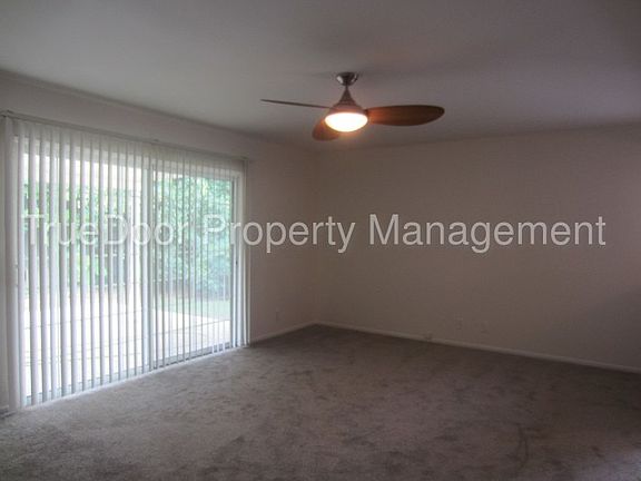 2nd image of 932 S Figueroa St