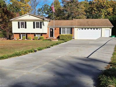 206 Bessemer Ct, King, NC, 27021