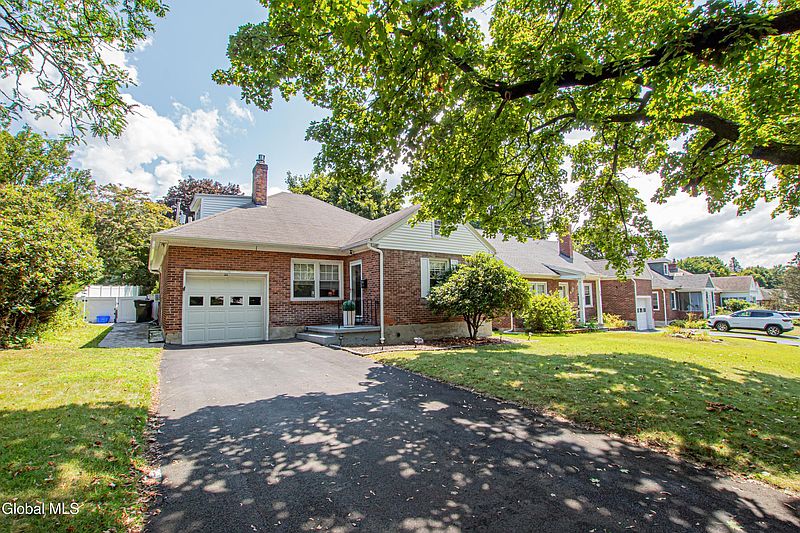 2nd image of 26 Center View Drive