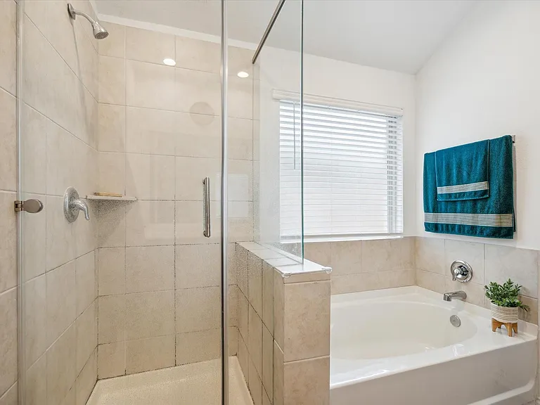 20209 Portbec Dr — Photo 13